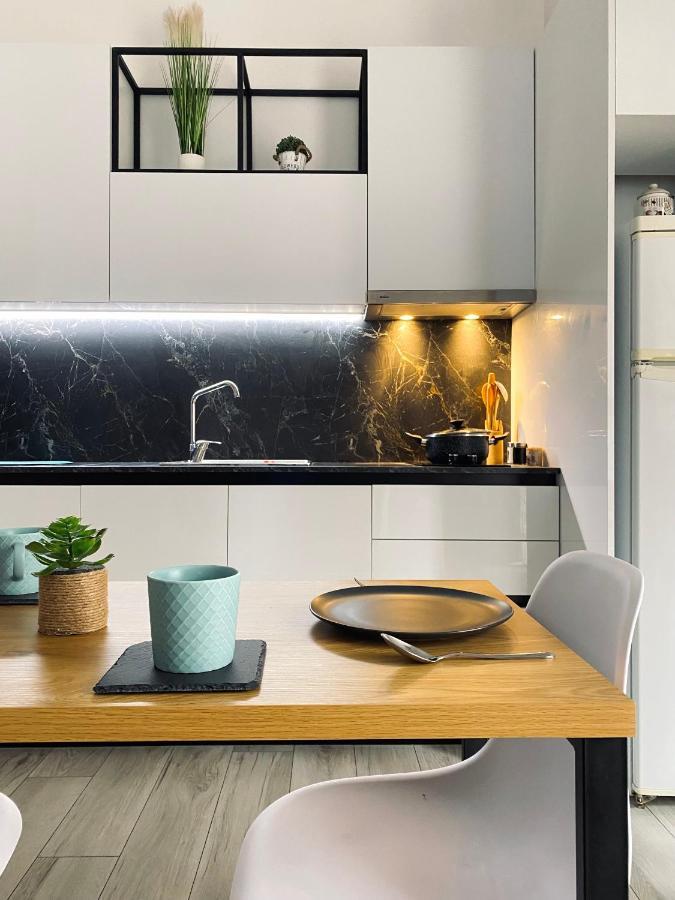 Newly Renovated One Bedroom Apartment In Тирана Экстерьер фото