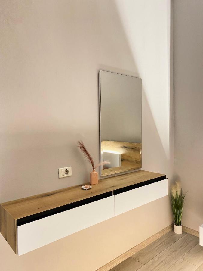 Newly Renovated One Bedroom Apartment In Тирана Экстерьер фото