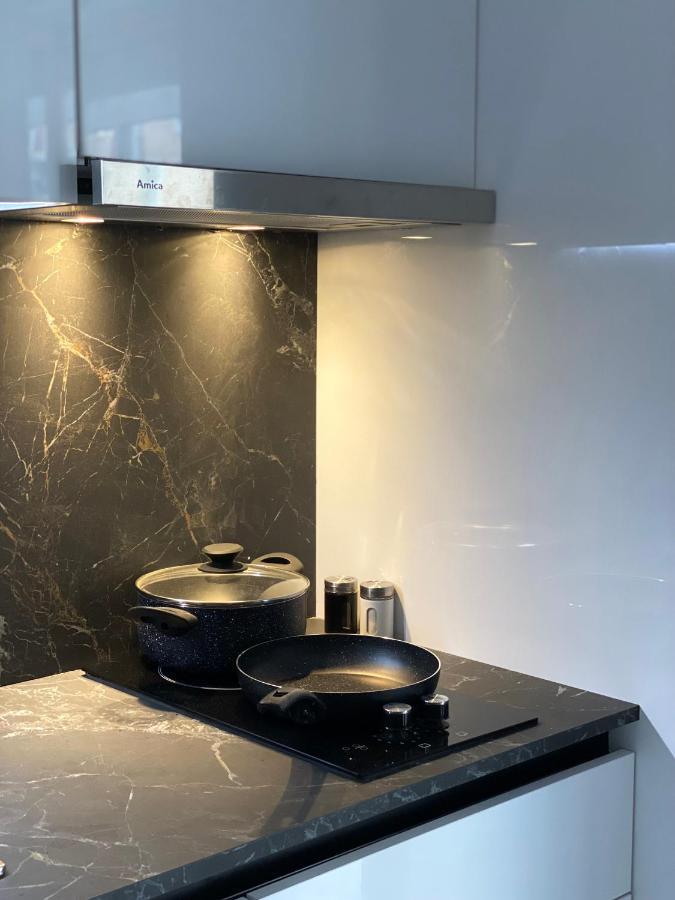 Newly Renovated One Bedroom Apartment In Тирана Экстерьер фото