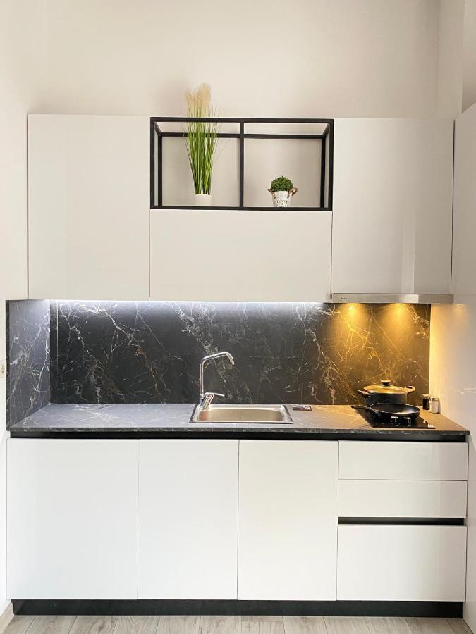 Newly Renovated One Bedroom Apartment In Тирана Экстерьер фото