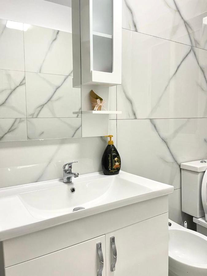 Newly Renovated One Bedroom Apartment In Тирана Экстерьер фото