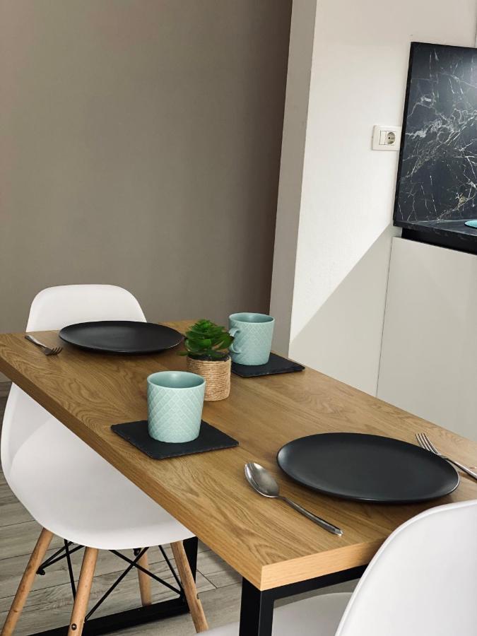 Newly Renovated One Bedroom Apartment In Тирана Экстерьер фото