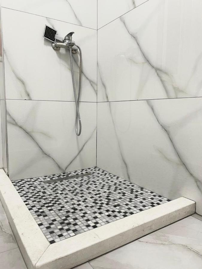 Newly Renovated One Bedroom Apartment In Тирана Экстерьер фото